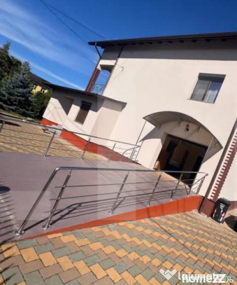 Casă cu 10 camere cu Teren 774 Mp în Central