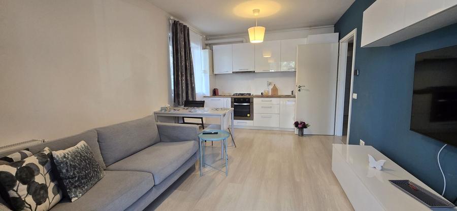 Apartament cu 3 camere decomandat, mobilat în Est