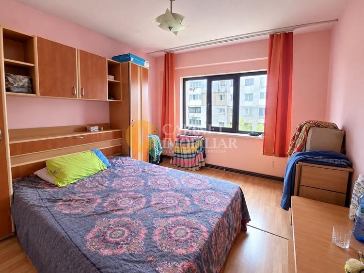 Apartament cu 3 camere decomandat, mobilat în Mircea cel Bătrân
