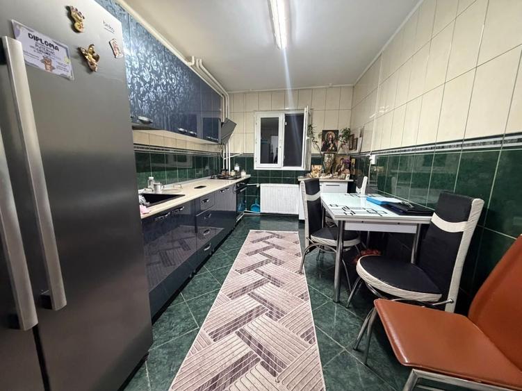 Apartament cu 4 camere semidecomandat, mobilat în Dristor