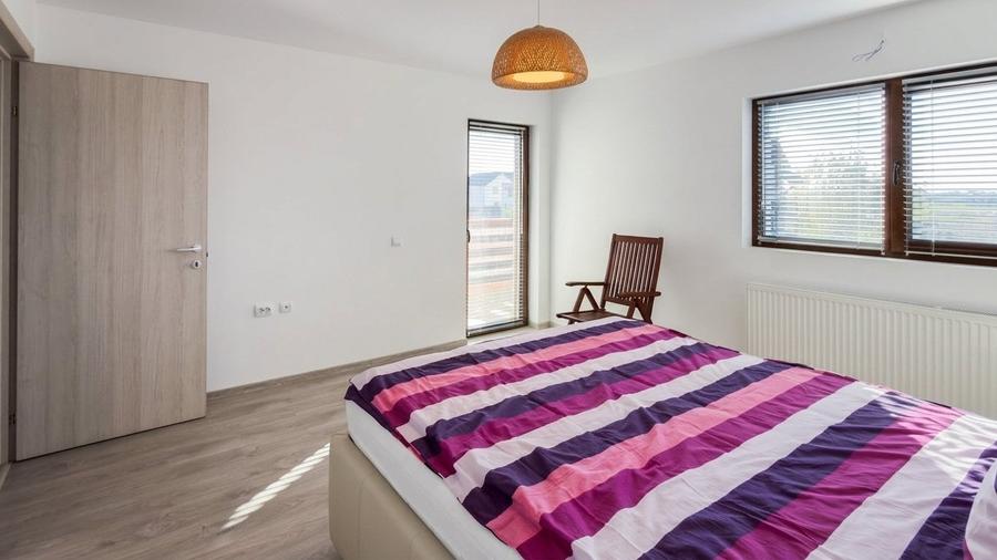 Casă individuală cu 5 camere cu Piscina în Săbăreni