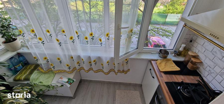 Apartament cu 3 camere decomandat în Sud