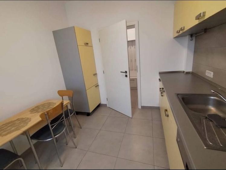 Casă cu 2 camere decomandat în Giroc