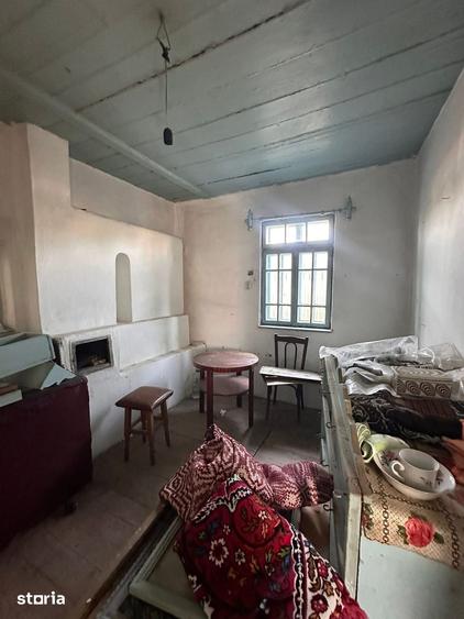 Casă cu 2 camere cu Teren 2700 Mp în Central
