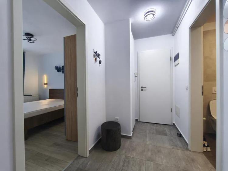 Apartament cu 2 camere decomandat, mobilat în Tractorul