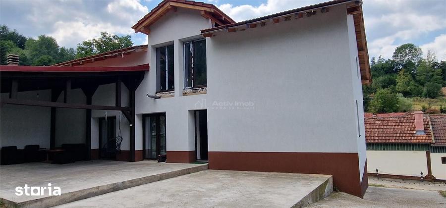 Casă cu 4 camere cu Teren 878 Mp în Sud