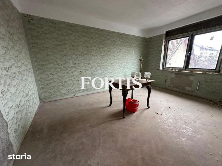 Casă cu 4 camere cu Teren 300 Mp în Central