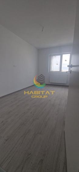 Apartament cu 3 camere semidecomandat în Berceni