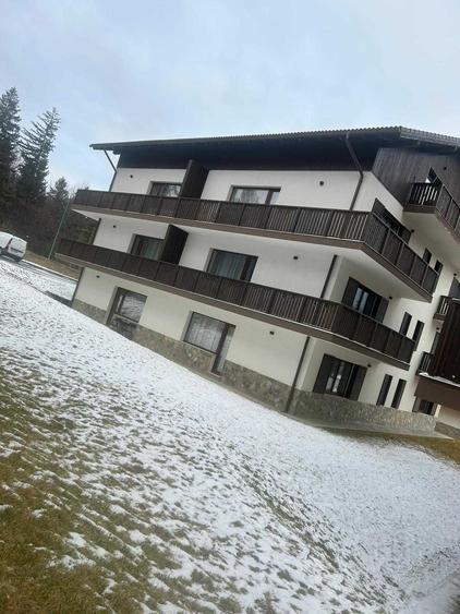 Apartament cu 2 camere decomandat în Poiana Brașov