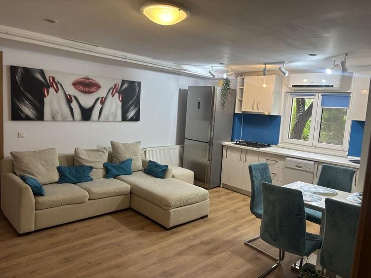 Apartament cu 3 camere decomandat în Central