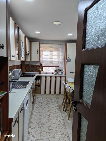 Apartament cu 4 camere decomandat, mobilat în Central