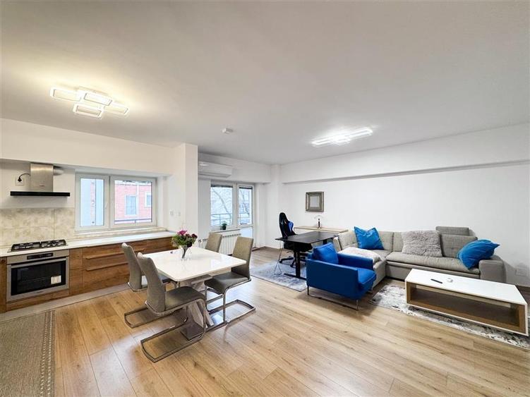 Apartament cu 3 camere semidecomandat, mobilat în Herăstrău