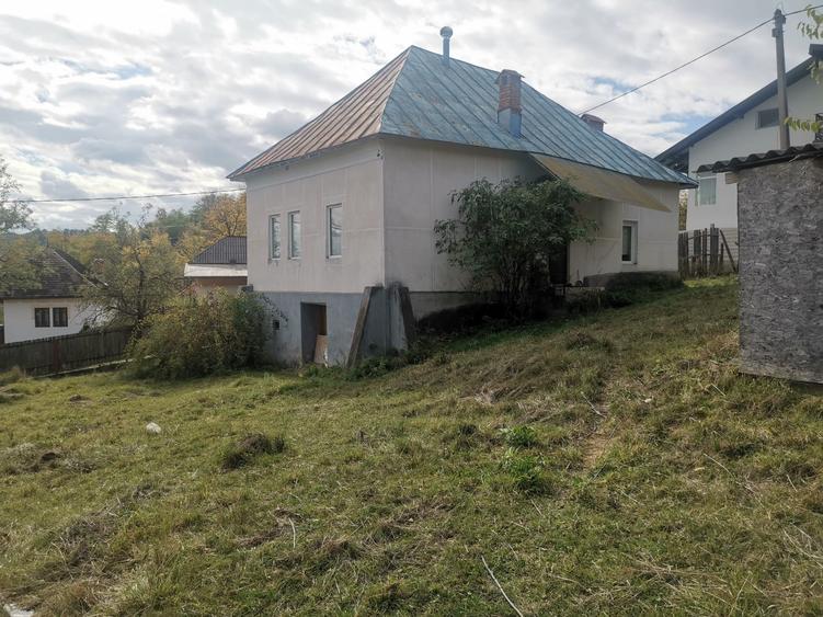 Casă individuală cu 3 camere cu Teren 1200 Mp în Aninoasa