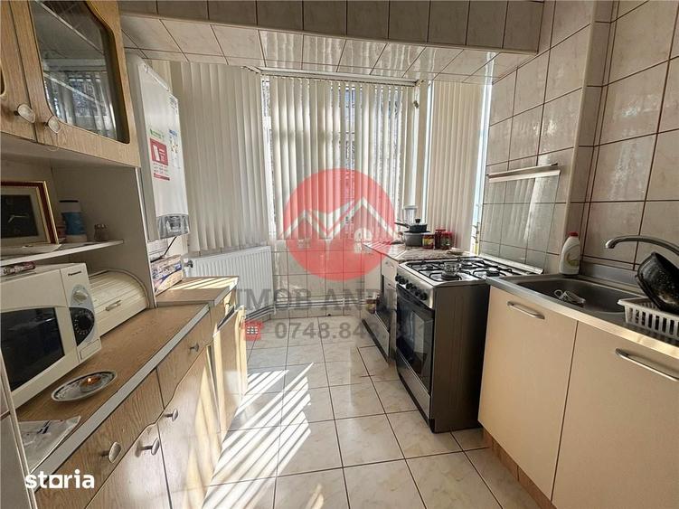 Apartament cu 3 camere decomandat în Central