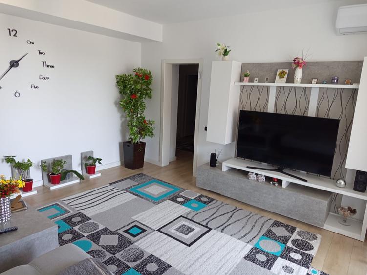 Apartament cu 2 camere decomandat în Palazu Mare