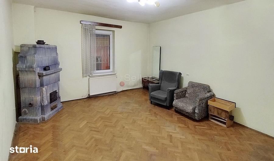 Casă cu 6 camere cu Teren 150 Mp în Brașovul Vechi