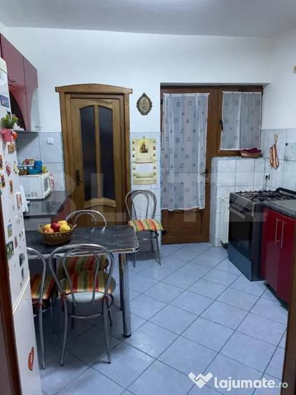 Casă cu 7 camere cu Teren 316 Mp în Central