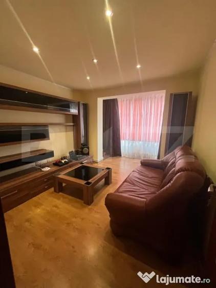 Apartament cu 3 camere semidecomandat, mobilat în Câmpia Turzii