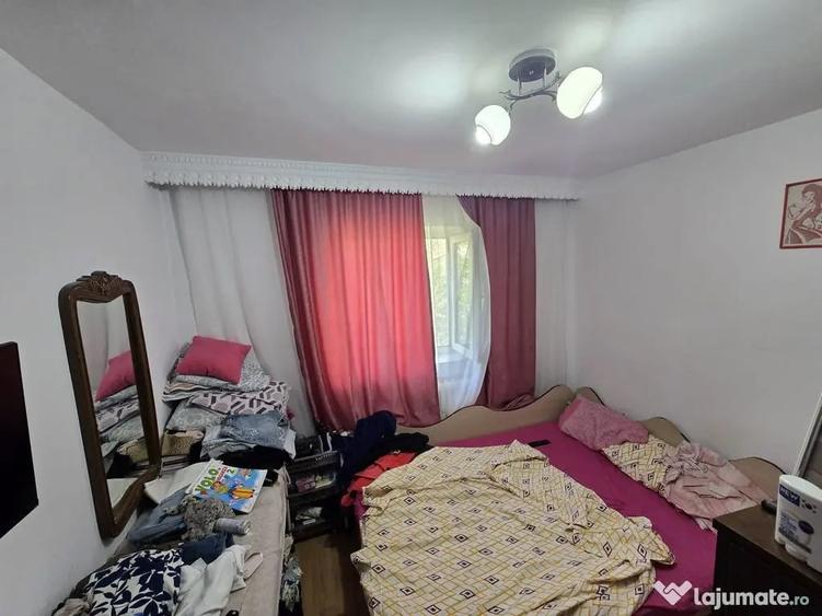 Apartament cu 3 camere semidecomandat în Dacia