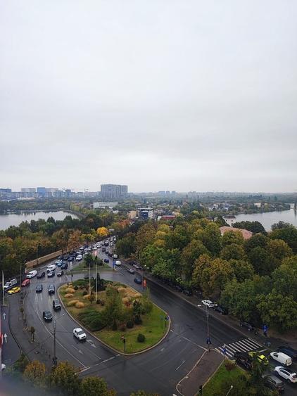 Apartament cu 3 camere decomandat în Lacul Tei
