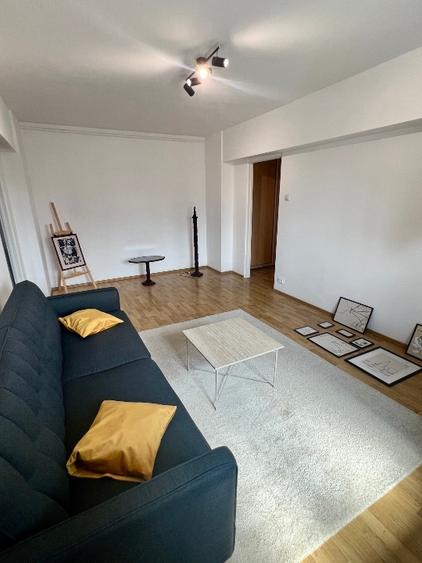 Apartament cu 3 camere semidecomandat, mobilat în Drumul Taberei