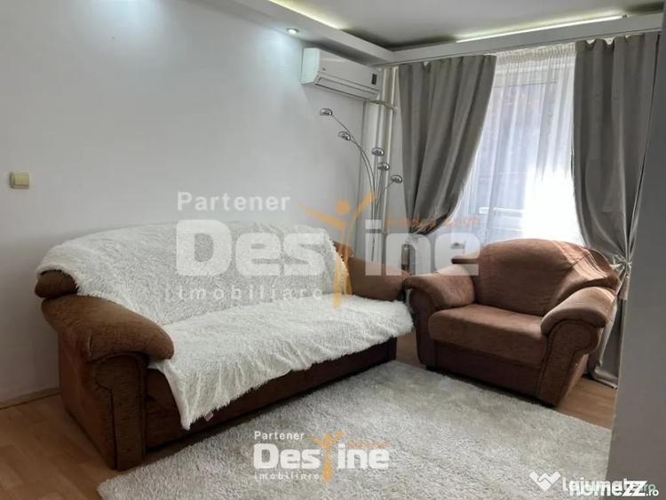 Apartament cu 3 camere semidecomandat în Podu Roș