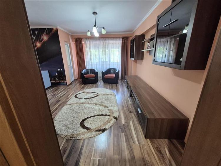 Apartament cu 3 camere decomandat, mobilat în Păcurari