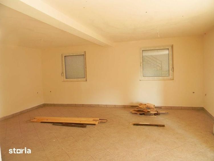 Casă cu 3 camere cu Teren 110 Mp în Groșeni