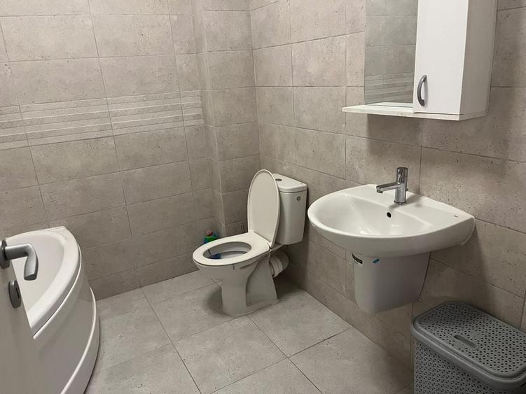 Garsonieră decomandată în Roșu