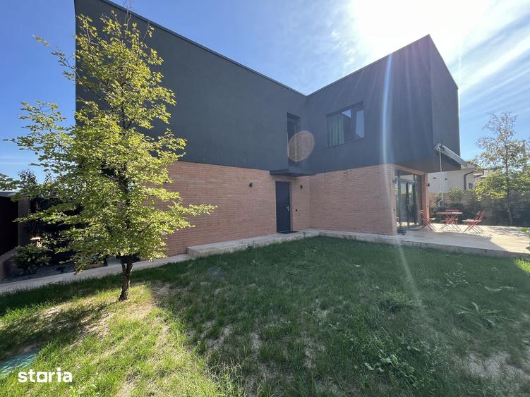 Casă cu 5 camere cu Teren 300 Mp în Central