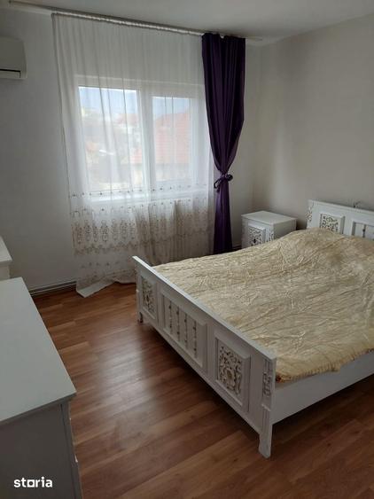 Apartament cu 3 camere decomandat în Cetate
