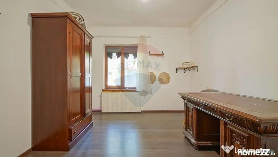Casă cu 3 camere cu Teren 700 Mp în Central