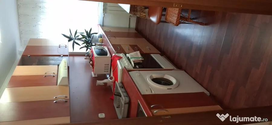Garsonieră decomandată în Central