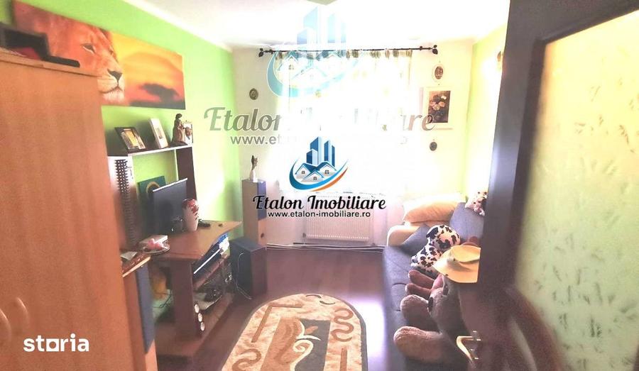Apartament cu 4 camere decomandat în Est