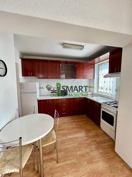 Apartament cu 3 camere semidecomandat în Săsar