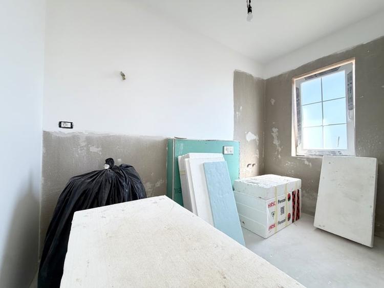 Duplex cu 5 camere cu Canalizare în Dumbrăvița