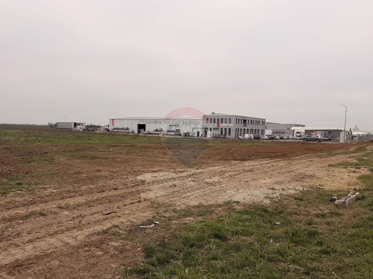 Teren agricol intravilan de 7868 mp, în Calea Aradului