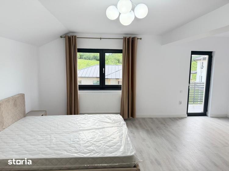 Casă cu 5 camere cu Teren 500 Mp în Păulești