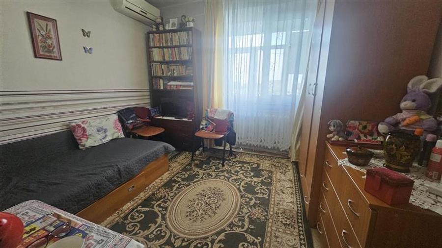 Apartament cu 3 camere decomandat în Berceni