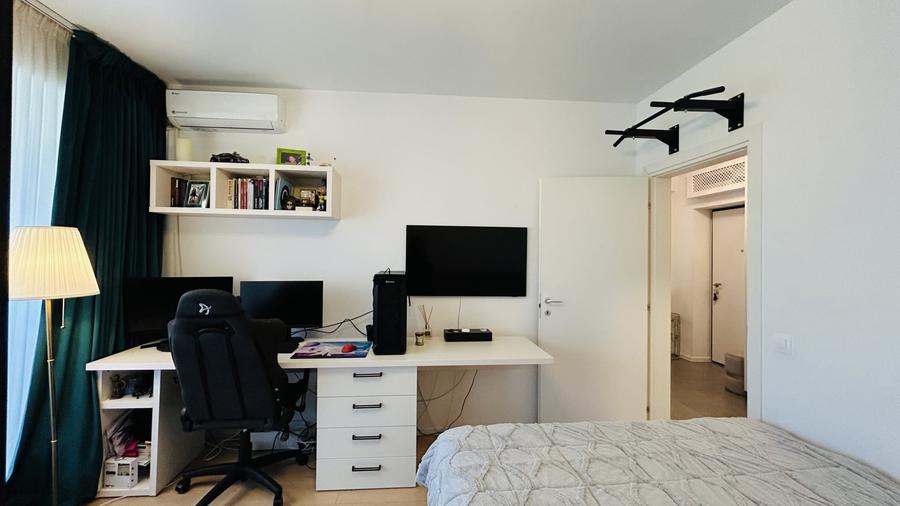Apartament cu 3 camere semidecomandat în Chitila