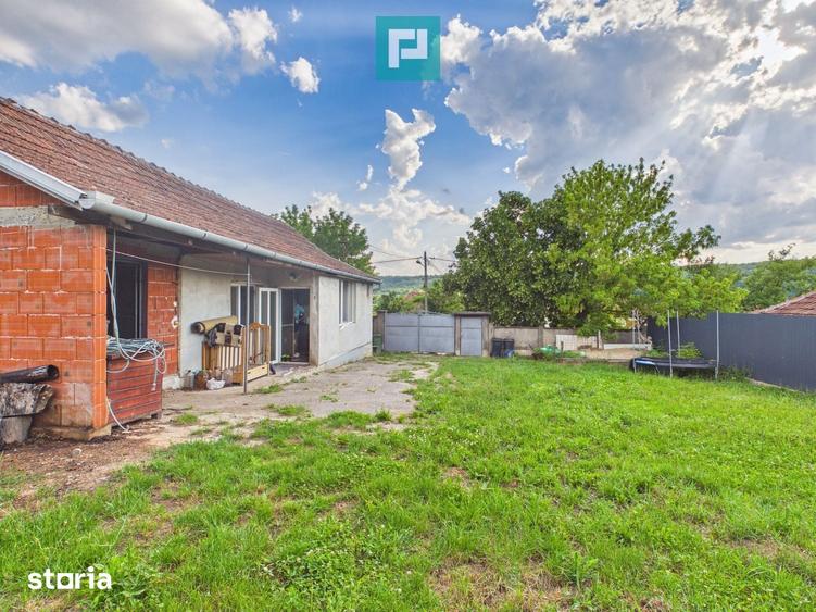 Casă cu 2 camere cu Teren 1800 Mp în Hidiș