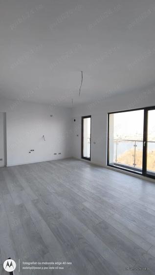 Apartament cu 5 camere semidecomandat în Fundeni