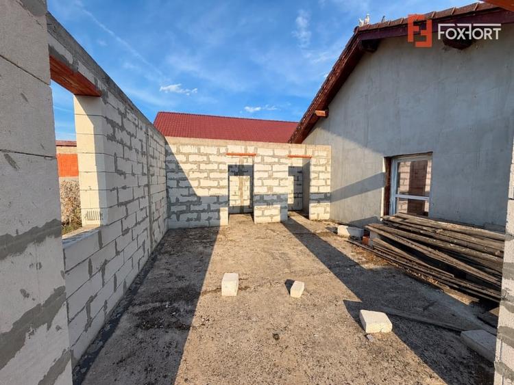 Casă individuală cu 3 camere cu Canalizare în Recaș