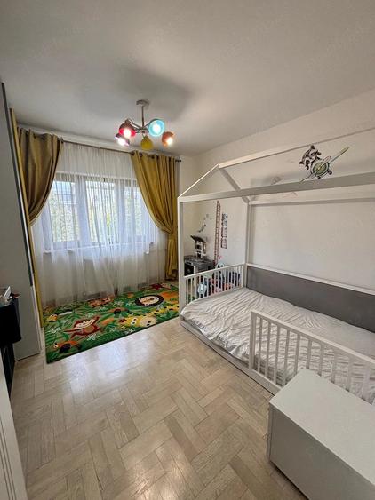 Apartament cu 4 camere decomandat în Aviației