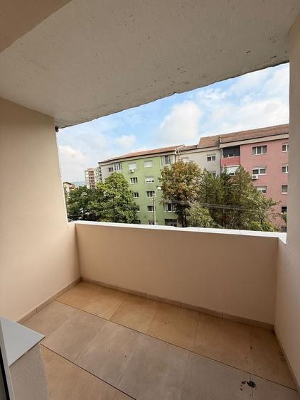 Apartament cu 2 camere decomandat în Exterior Vest