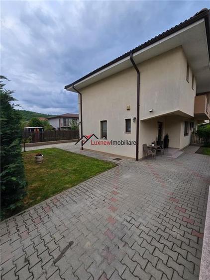 Duplex cu 4 camere cu Teren 258 Mp în Florești