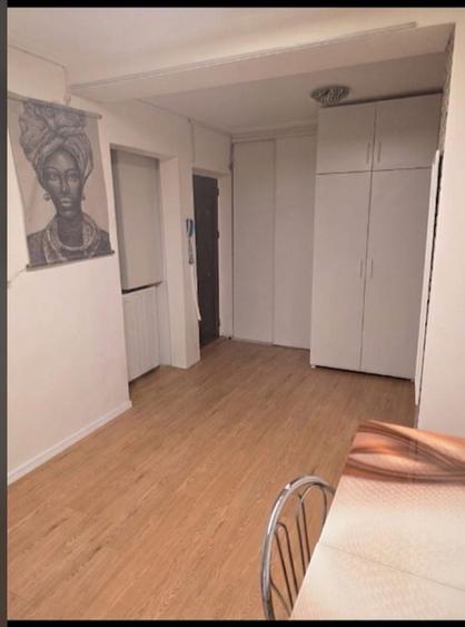 Apartament cu 3 camere semidecomandat în Sebastian