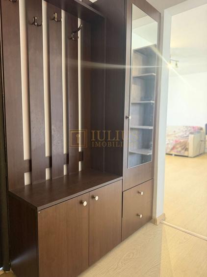 Apartament cu 3 camere semidecomandat, mobilat în Girocului