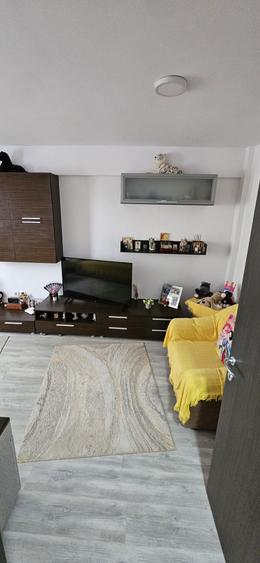Garsonieră decomandată în Valea Adâncă