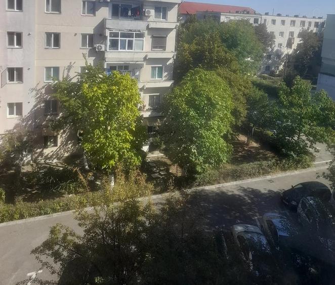 Apartament cu 4 camere decomandat în Trivale